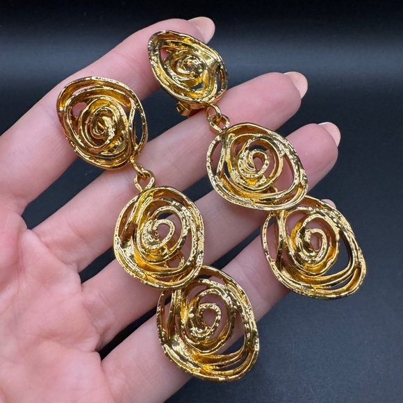 ❗️FINAL PRICE❗️LOT 913 18K gold plated Yves Saint Laurent vintage clip on - Picture 6 of 10